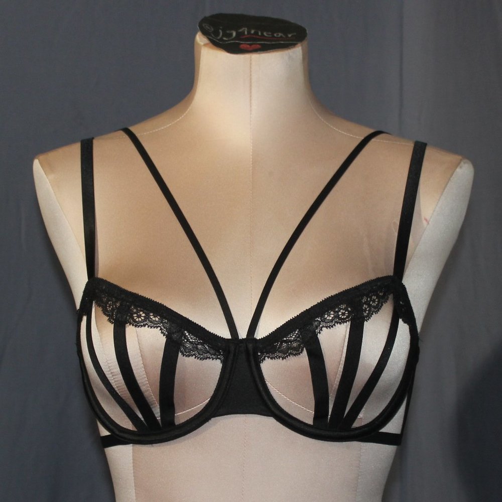 Victoria's Secret Very Sexy Caged Bra - Picture 1 of 13